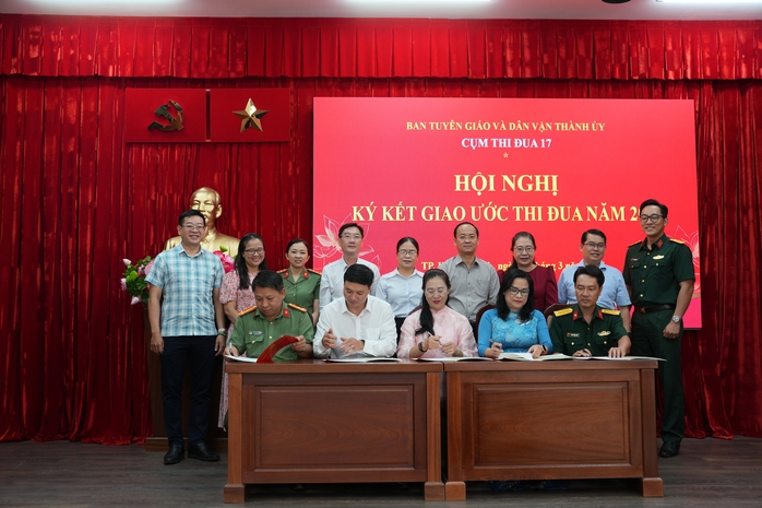 Cụm thi đua 17 - Ban Tuy&ecirc;n gi&aacute;o v&agrave; D&acirc;n vận Th&agrave;nh ủy TPHCM k&yacute; kết giao ước thi đua năm 2026 - Ảnh 1.