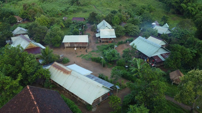 Ng&ocirc;i l&agrave;ng đi bộ 6 giờ giữa đại ng&agrave;n ở Gia Lai được tổ chức bầu cử sớm - Ảnh 1.