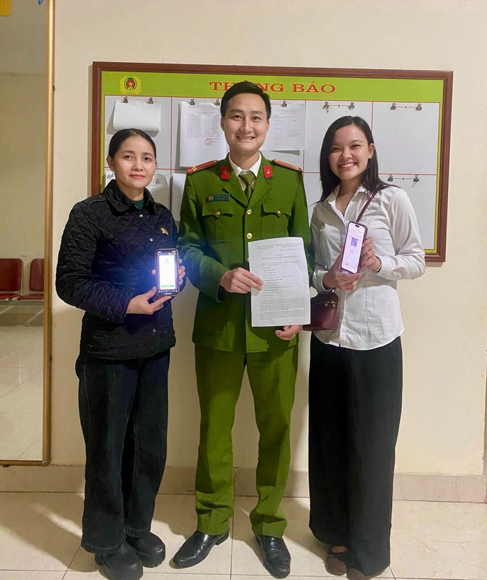 Người phụ nữ ở H&agrave; Tĩnh nhờ C&ocirc;ng an t&igrave;m người chuyển nhầm 1,3 tỉ đồng để trả lại  - Ảnh 1.