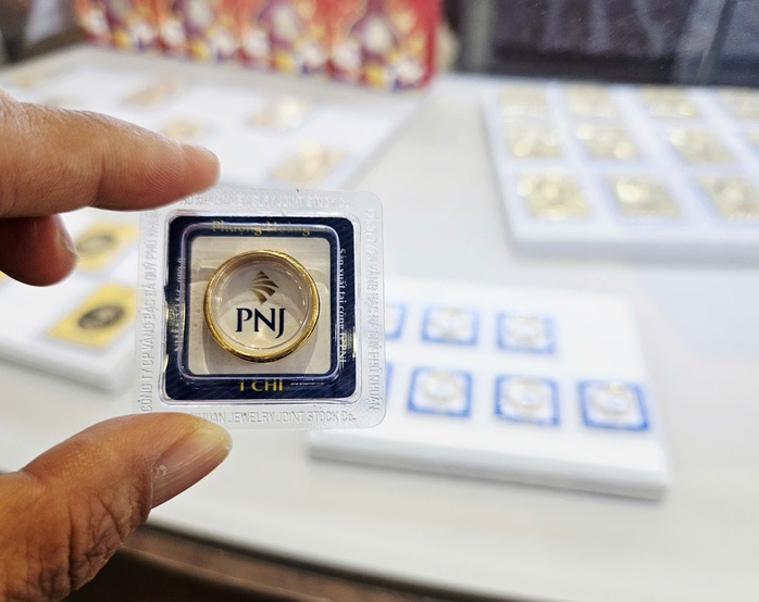 Gi&aacute; v&agrave;ng SJC giảm mạnh hơn 2 triệu đồng , ngược d&ograve;ng thế giới S&aacute;ng 6 - 3 - Ảnh 1.