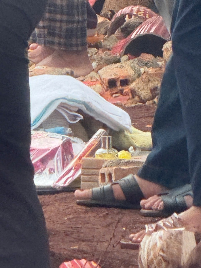 Phát hiện thi thể trẻ sơ sinh tại bãi đất trống ở Đắk Lắk - Ảnh 1.