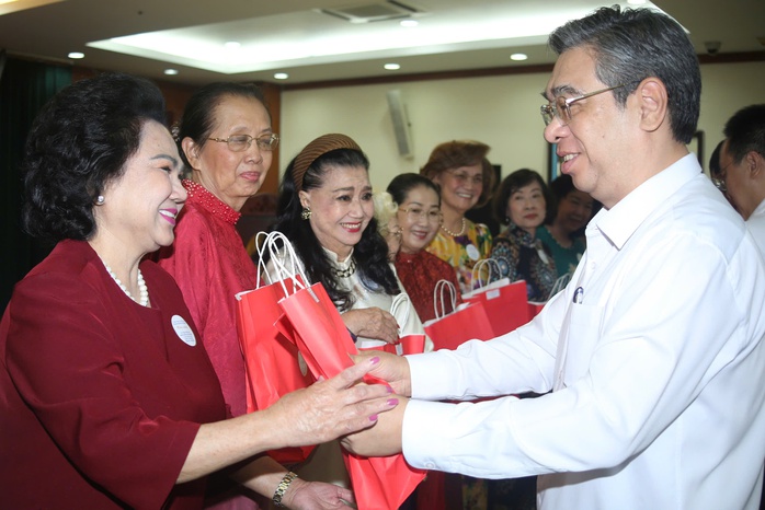 TPHCM họp mặt kỷ niệm Ng&agrave;y Quốc tế Phụ nữ 8-3 - Ảnh 4.