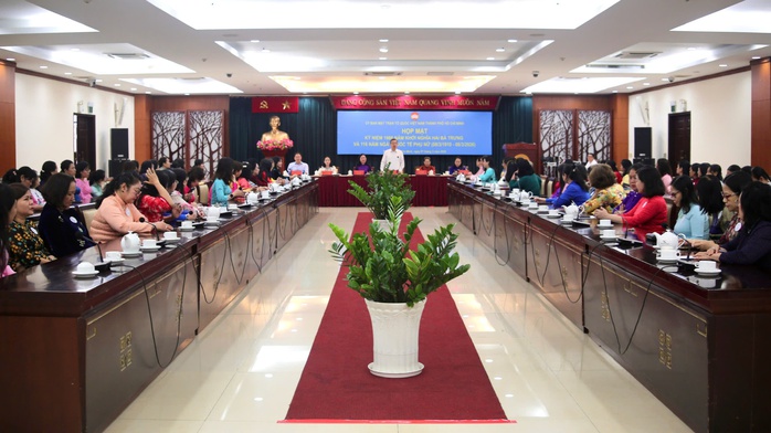 TPHCM họp mặt kỷ niệm Ng&agrave;y Quốc tế Phụ nữ 8-3 - Ảnh 1.