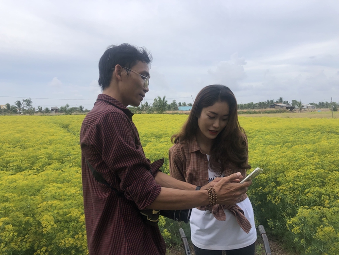 VIDEO: Du kh&aacute;ch đổ x&ocirc; ngắm những c&aacute;nh đồng hoa &ldquo;lạ&rdquo; ở C&agrave; Mau - Ảnh 19.