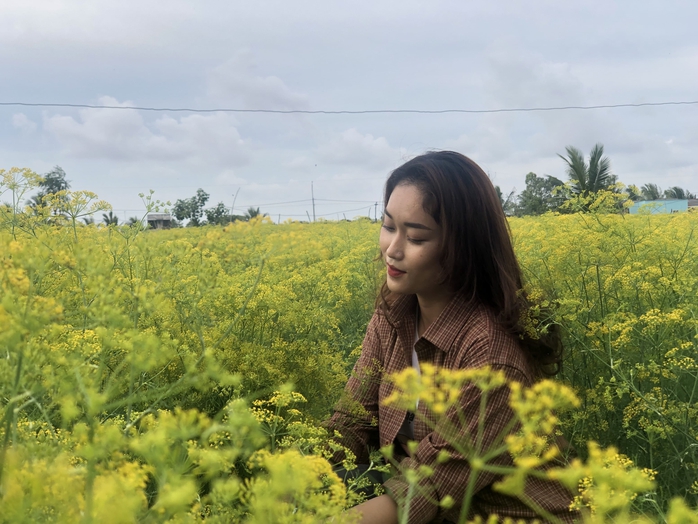 VIDEO: Du kh&aacute;ch đổ x&ocirc; ngắm những c&aacute;nh đồng hoa &ldquo;lạ&rdquo; ở C&agrave; Mau - Ảnh 20.