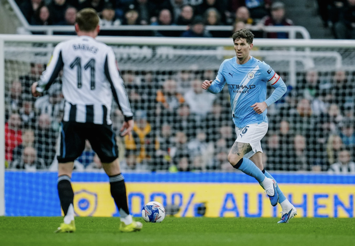 Marmoush lập "c&uacute; đ&uacute;p" si&ecirc;u phẩm, Man City v&agrave;o tứ kết FA Cup - Ảnh 1.