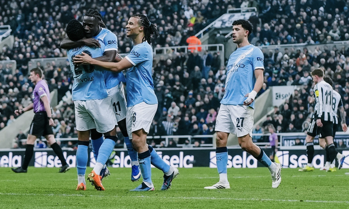 Marmoush lập "c&uacute; đ&uacute;p" si&ecirc;u phẩm, Man City v&agrave;o tứ kết FA Cup - Ảnh 7.