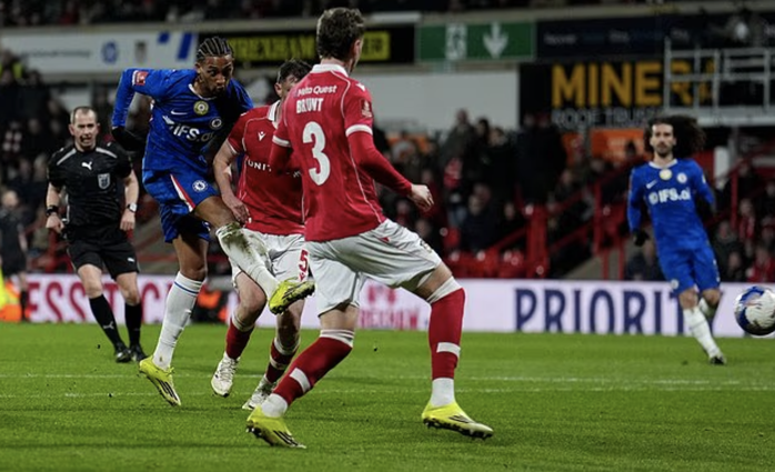 Marmoush lập "c&uacute; đ&uacute;p" si&ecirc;u phẩm, Man City v&agrave;o tứ kết FA Cup - Ảnh 1.
