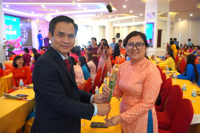 C&ocirc;ng ty Yến S&agrave;o Kh&aacute;nh H&ograve;a t&ocirc;n vinh nữ lao động  - Ảnh 5.