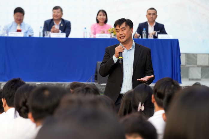 Gỡ rối áp lực mùa thi cho học sinh lớp 12 - Ảnh 1.