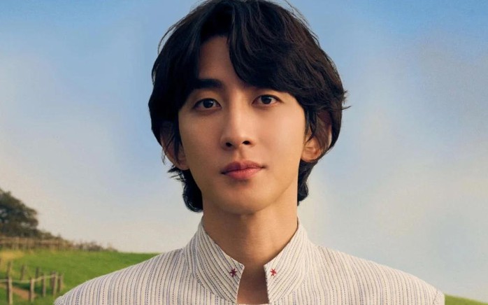 Nam ca sĩ thắng kiện kẻ rình rập, đeo bám - Ảnh 1.