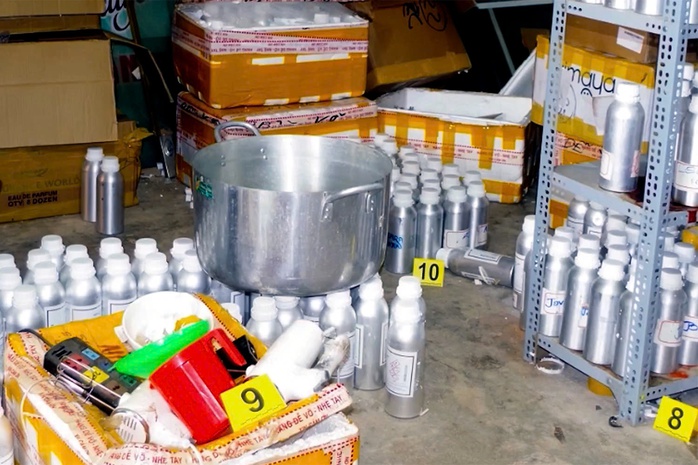 C&ocirc;ng an Đồng Nai t&igrave;m bị hại trong đường d&acirc;y nước hoa giả 50 tỉ Đồng - Ảnh 1.