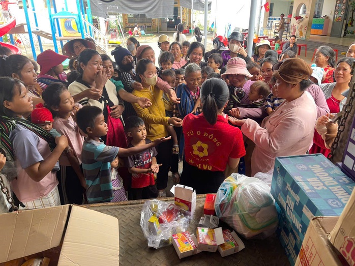 Ngọn lửa ấm nơi v&ugrave;ng bi&ecirc;n - Ảnh 1.