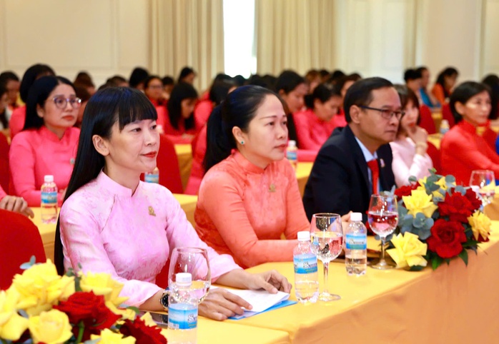 C&ocirc;ng ty Yến S&agrave;o Kh&aacute;nh H&ograve;a t&ocirc;n vinh nữ lao động  - Ảnh 6.