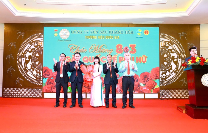 C&ocirc;ng ty Yến S&agrave;o Kh&aacute;nh H&ograve;a t&ocirc;n vinh nữ lao động  - Ảnh 7.