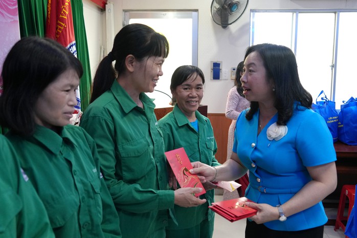 Nhiều hoạt động chăm lo &yacute; nghĩa cho lao động nữ dịp 8-3 - Ảnh 2.