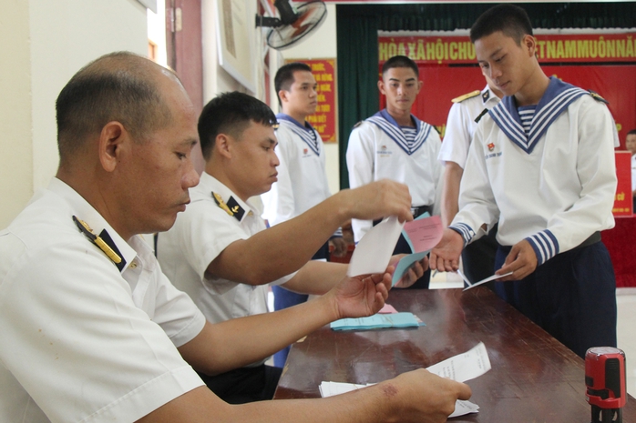 Đặc khu Trường Sa bỏ phiếu sớm ở 20 khu vực - Ảnh 3.