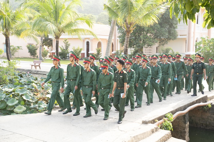 Cử tri nô nức bầu cử sớm - Ảnh 2. Cử tri nô nức bầu cử sớm - Ảnh 2.