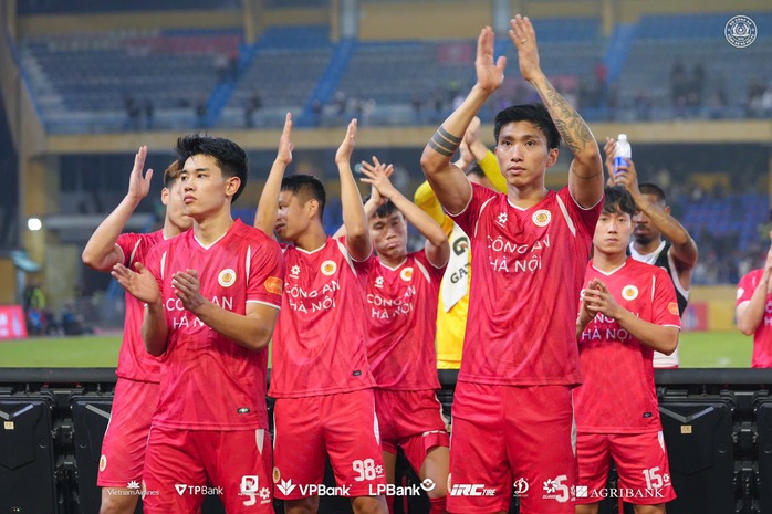 Clip CLB Công an Hà Nội nhận thất bại đầu tiên tại V-League 2025-2026 - Ảnh 1.