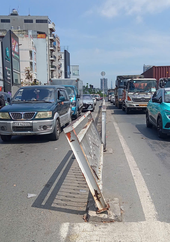 Đoạn phân cách nguy hiểm - Ảnh 1.