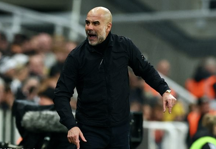 Pep Guardiola đối mặt &aacute;n cấm chỉ đạo sau chiến thắng ngược d&ograve;ng ở FA Cup - Ảnh 2.