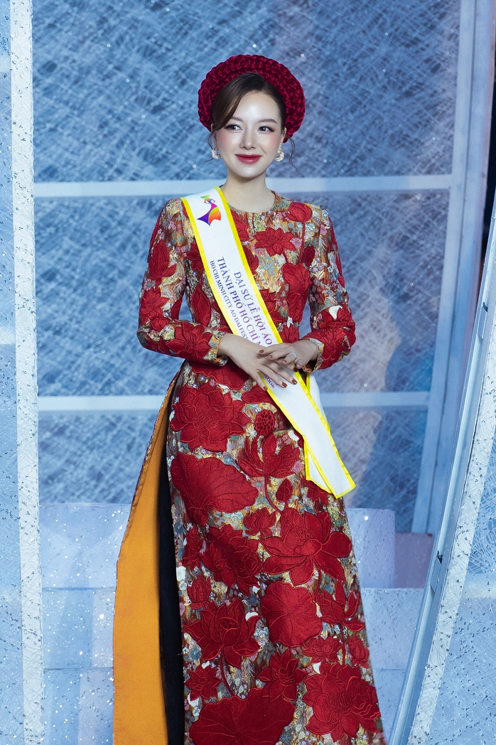 Băng Di ấn tượng trong t&agrave; &aacute;o d&agrave;i  - Ảnh 1.