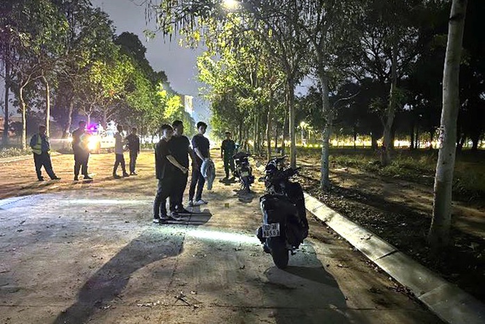 Tìm bị hại liên quan nhóm giả danh công an, cưỡng đoạt tiền người dân - Ảnh 1.