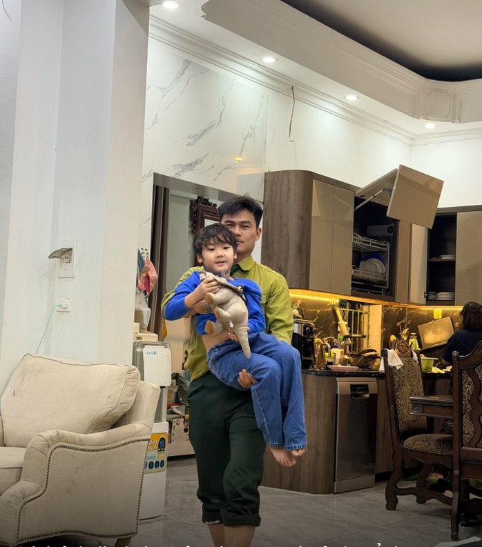 Ng&agrave;y cưới của H&ograve;a Minzy  - Ảnh 2.