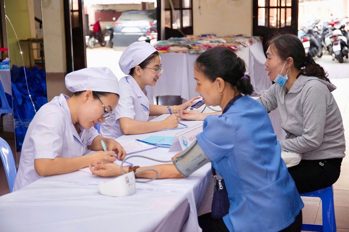 Những phần qu&agrave; đặc biệt cho người lao động nh&acirc;n dịp 8-3 - Ảnh 3.