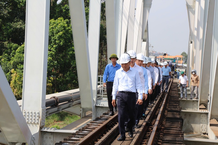 Chốt phương án sửa chữa cầu Ghềnh sau sự cố sà lan tông - Ảnh 10. Chốt phương án sửa chữa cầu Ghềnh sau sự cố sà lan tông - Ảnh 10.