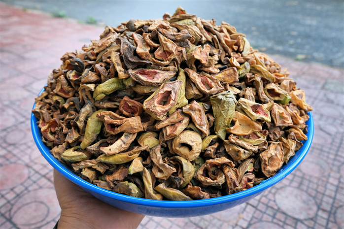 Uống tr&agrave; tr&acirc;u cổ l&agrave;m &ldquo;khổ&rdquo; qu&yacute; &ocirc;ng - Ảnh 3.