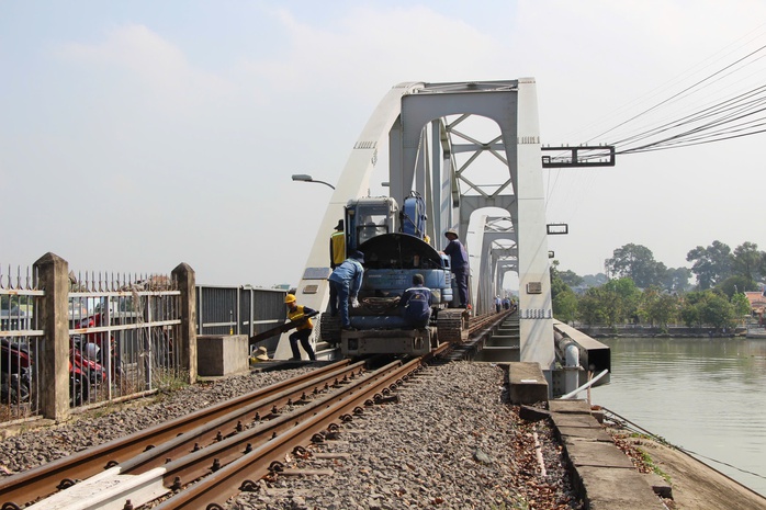 Chốt phương án sửa chữa cầu Ghềnh sau sự cố sà lan tông - Ảnh 9. Chốt phương án sửa chữa cầu Ghềnh sau sự cố sà lan tông - Ảnh 9.