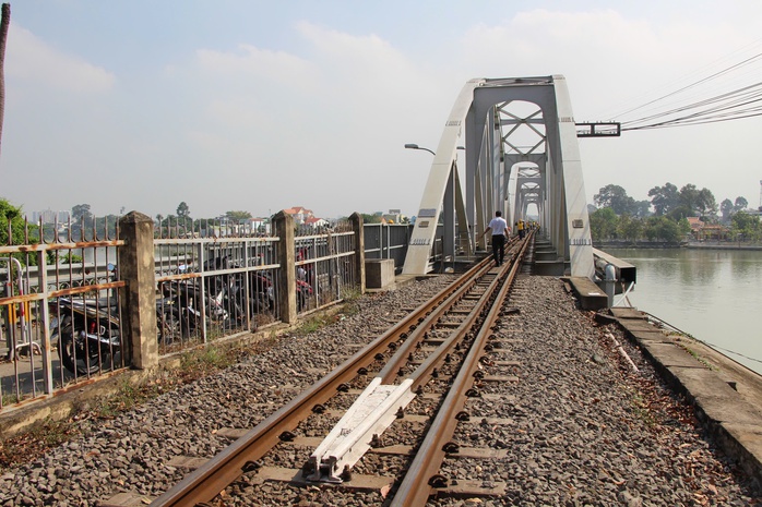 Chốt phương án sửa chữa cầu Ghềnh sau sự cố sà lan tông - Ảnh 4. Chốt phương án sửa chữa cầu Ghềnh sau sự cố sà lan tông - Ảnh 4.