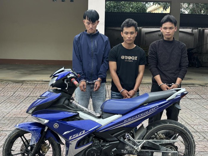 Bắt giữ 3 đối tượng gây ra vụ cướp giật táo tợn trong đêm 8-3 - Ảnh 1.