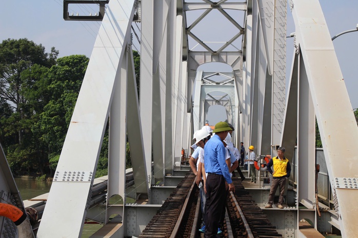 Chốt phương án sửa chữa cầu Ghềnh sau sự cố sà lan tông - Ảnh 7. Chốt phương án sửa chữa cầu Ghềnh sau sự cố sà lan tông - Ảnh 7.