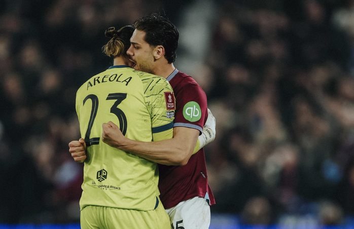 Bowen lập c&uacute; đ&uacute;p, West Ham v&agrave;o tứ kết FA Cup sau loạt lu&acirc;n lưu - Ảnh 5.