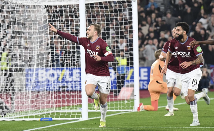 Bowen lập c&uacute; đ&uacute;p, West Ham v&agrave;o tứ kết FA Cup sau loạt lu&acirc;n lưu - Ảnh 3.
