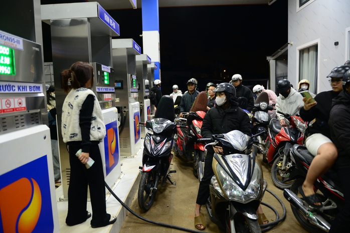 L&acirc;m Đồng khuyến c&aacute;o người d&acirc;n kh&ocirc;ng mua t&iacute;ch trữ xăng dầu - Ảnh 1.