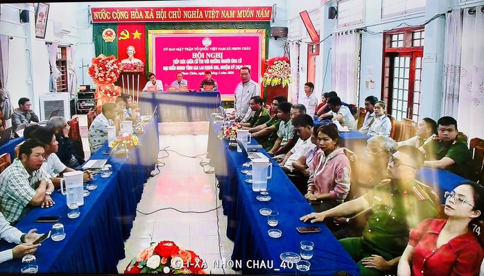 Biển động, ứng cử viên HĐND tỉnh Gia Lai kết nối trực tuyến với cử tri xã đảo - Ảnh 1.