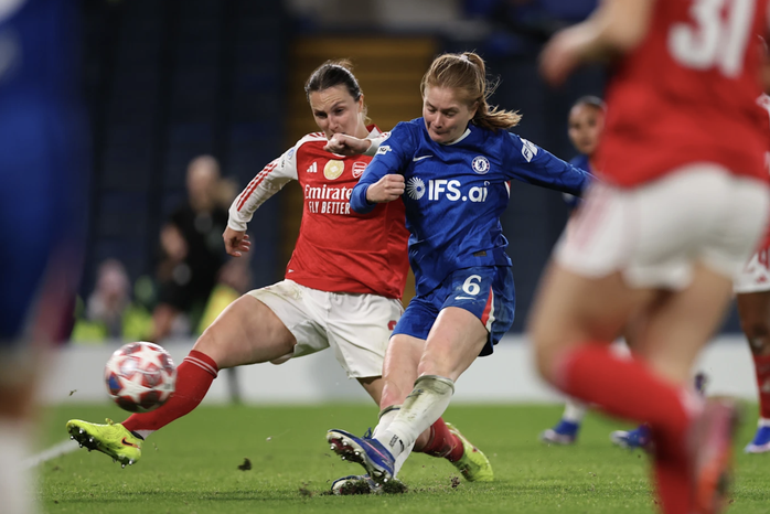 Thắng nghẹt thở derby London, Chelsea mất v&eacute; b&aacute;n kết Champions League nữ v&igrave; Arsenal - Ảnh 3.