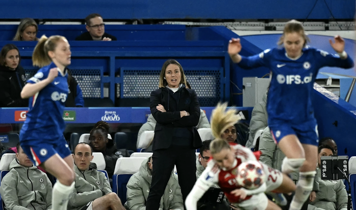 Thắng nghẹt thở derby London, Chelsea mất v&eacute; b&aacute;n kết Champions League nữ v&igrave; Arsenal - Ảnh 4.