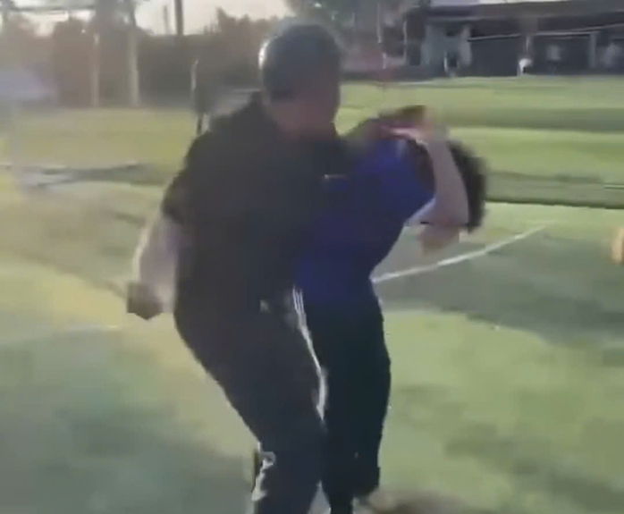 C&ocirc;ng an x&aacute;c minh clip nam sinh lớp 9 bị bạn đ&aacute;nh tới tấp - Ảnh 1.