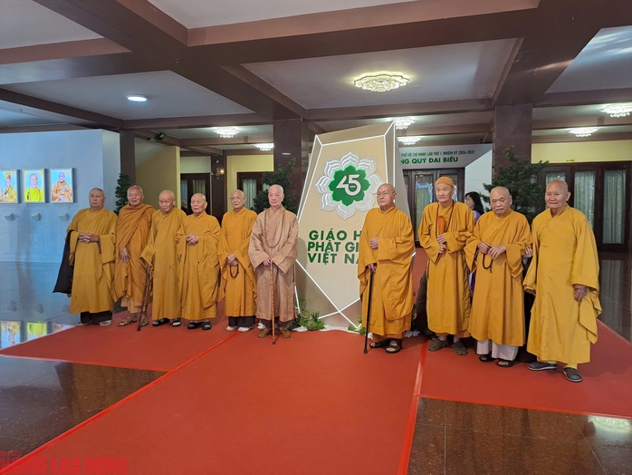 Triển l&atilde;m "45 năm Gi&aacute;o hội Phật gi&aacute;o Việt Nam: Ph&aacute;t triển c&ugrave;ng đất nước - Bước v&agrave;o kỷ nguy&ecirc;n mới" - Ảnh 3.