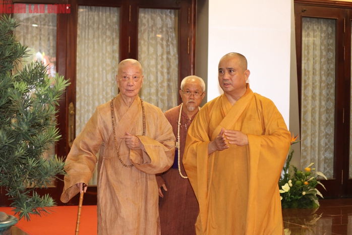 Triển l&atilde;m "45 năm Gi&aacute;o hội Phật gi&aacute;o Việt Nam: Ph&aacute;t triển c&ugrave;ng đất nước - Bước v&agrave;o kỷ nguy&ecirc;n mới" - Ảnh 8.