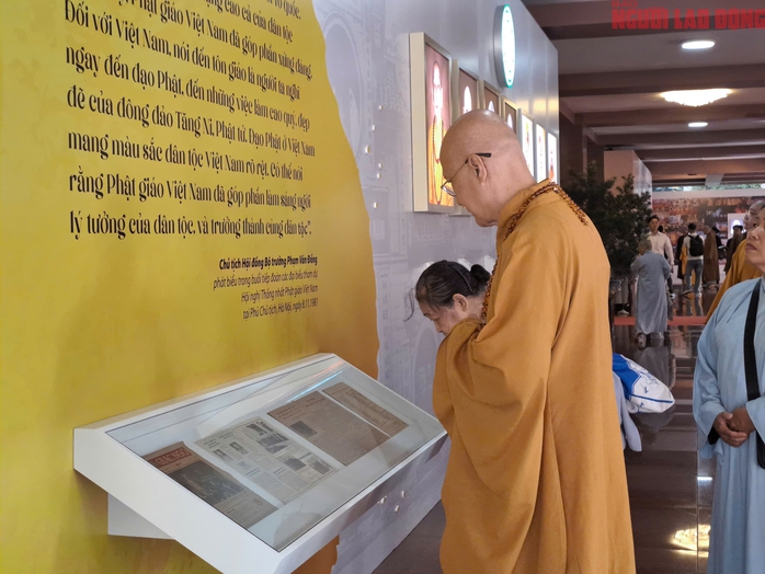 Triển l&atilde;m "45 năm Gi&aacute;o hội Phật gi&aacute;o Việt Nam: Ph&aacute;t triển c&ugrave;ng đất nước - Bước v&agrave;o kỷ nguy&ecirc;n mới" - Ảnh 17.