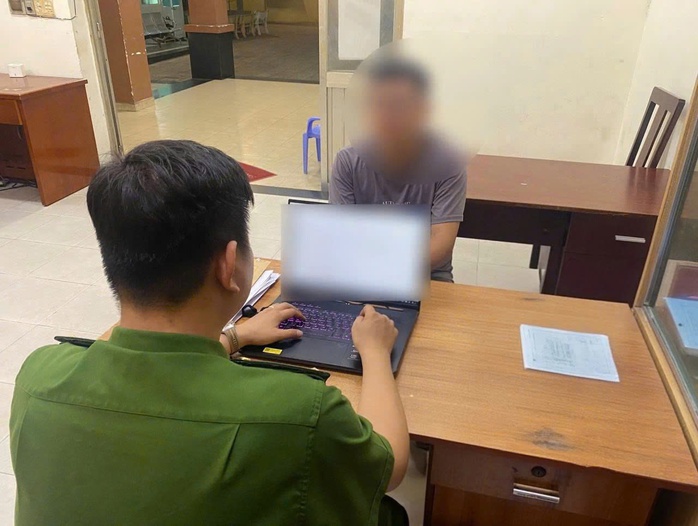 C&ocirc;ng an TPHCM khởi tố 2 người đ&aacute;nh nhau sau quẹt xe tr&ecirc;n đường Trường Chinh - Ảnh 1.