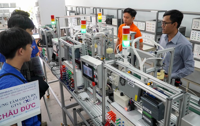 Một doanh nghiệp tài trợ học phí 100%, sinh viên học nghề có thêm phụ cấp - Ảnh 1.