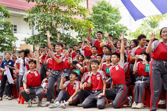 "Thân thiện" không là đặc quyền của riêng ai - Ảnh 1. "Thân thiện" không là đặc quyền của riêng ai - Ảnh 1.