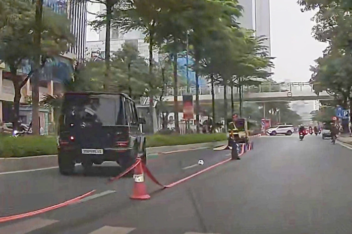 Va chạm tai nạn giao th&ocirc;ng nghi&ecirc;m trọng với xe Mercedes G63 , cụ &ocirc;ng 91 tuổi tử vong - Ảnh 1.