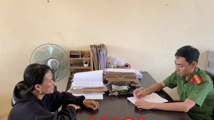 &ldquo;Nữ qu&aacute;i&rdquo; sa lưới sau v&agrave;i giờ trộm v&agrave;ng trị gi&aacute; 280 triệu đồng - Ảnh 1.